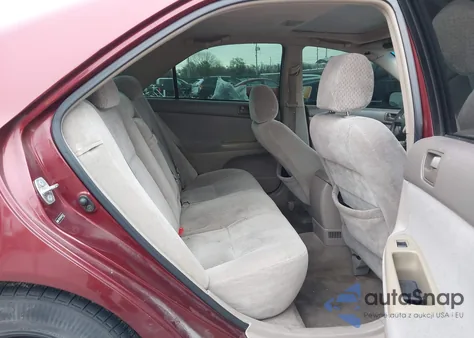 2004 Toyota Camry Le V6 z USA, uszkodzony, nr VIN 4T1BF32K64U077411